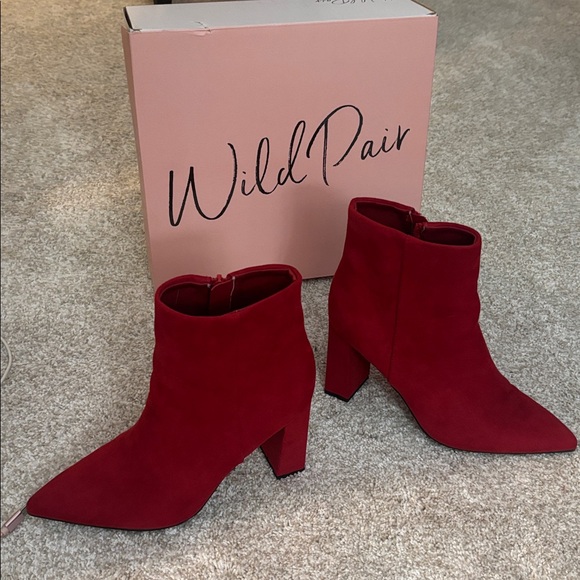 FLASH SALE!!! Worn ONCE!!
Others are selling these for $50 and UP !! - Picture 6 of 8